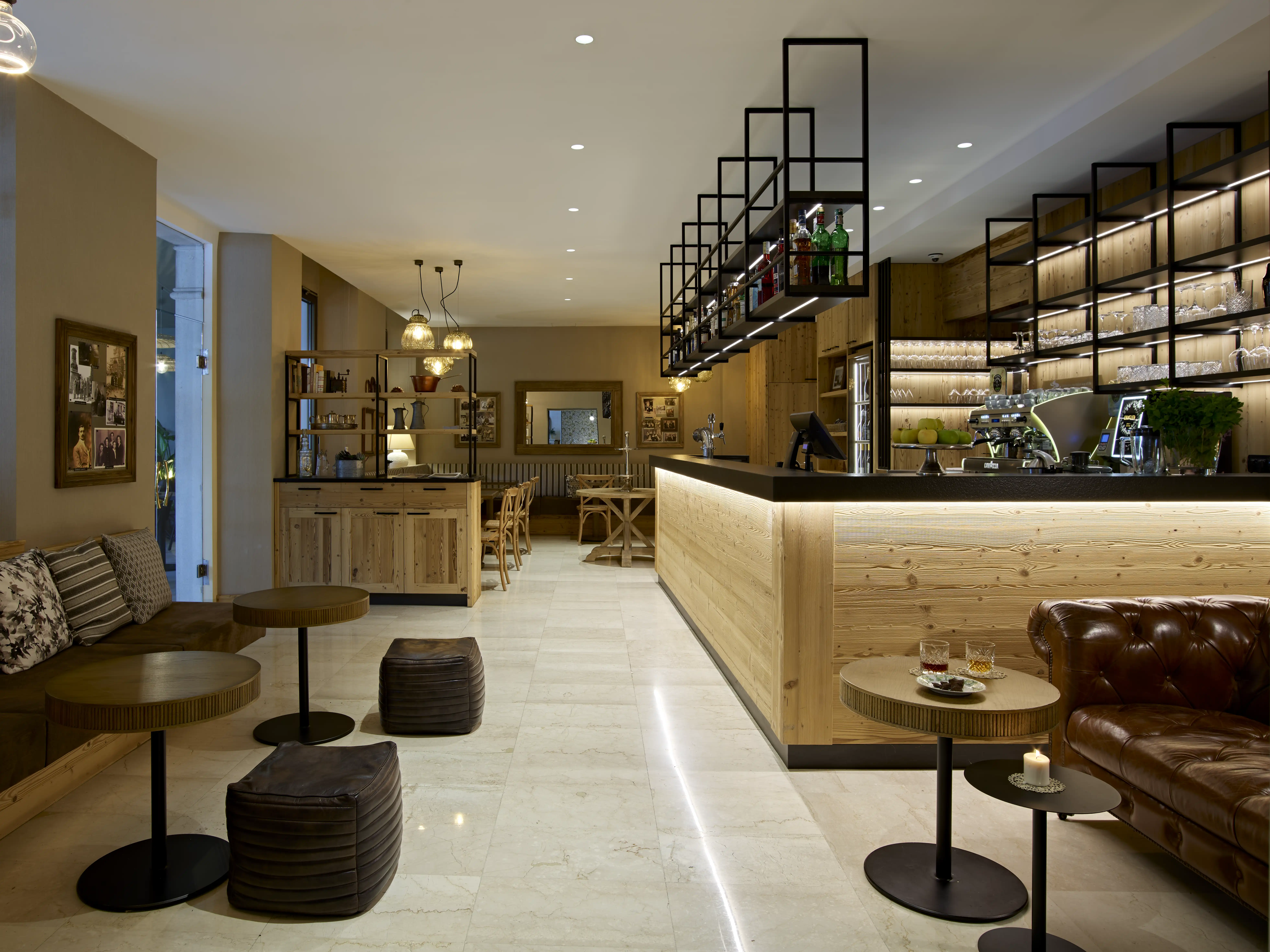 The lounge bar 